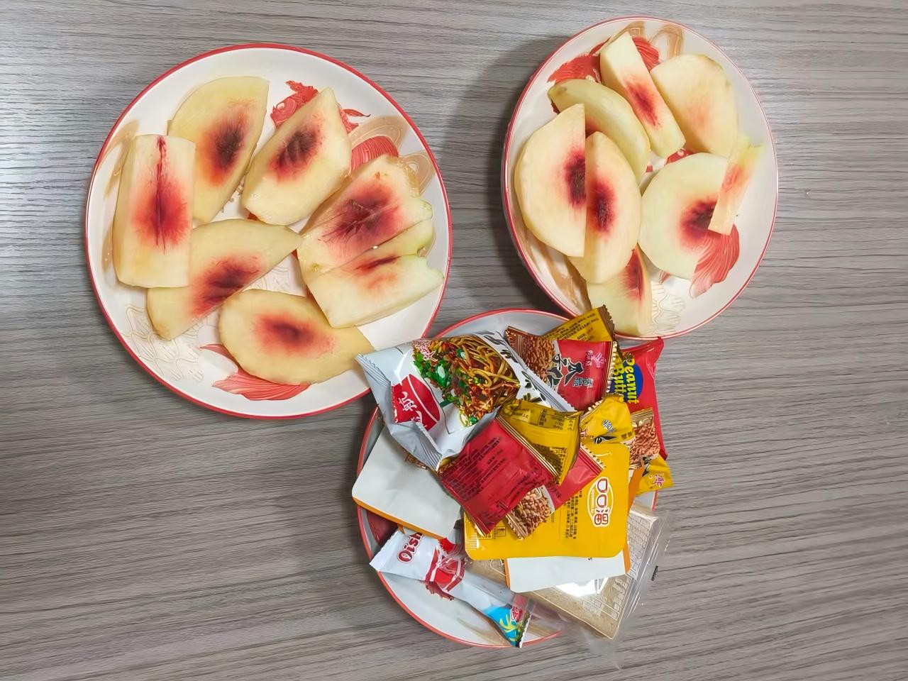 CYJY मा नयाँ सहकर्मीको उपचार वार्म्स हार्ट्स